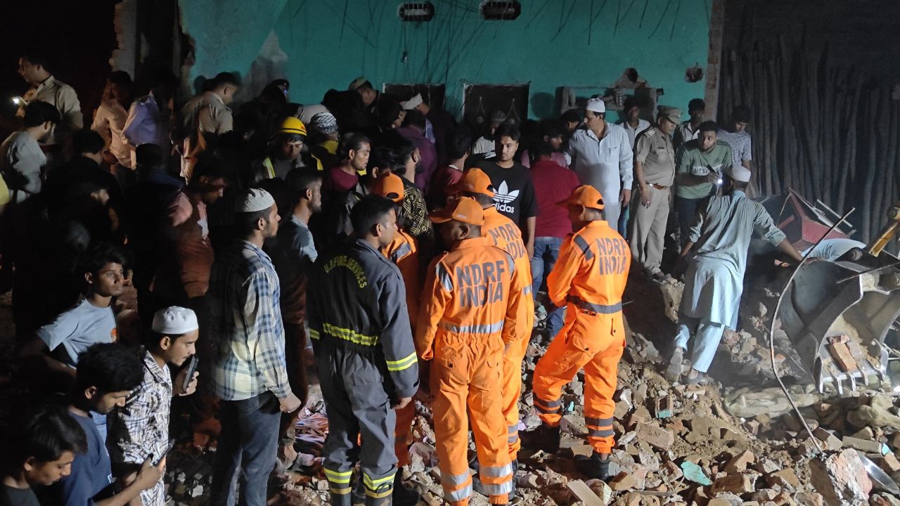 Bulandshahr Cylinder Blast: हादसे के खौफनाक दृश्य ने परिजनों को किया बेहोश