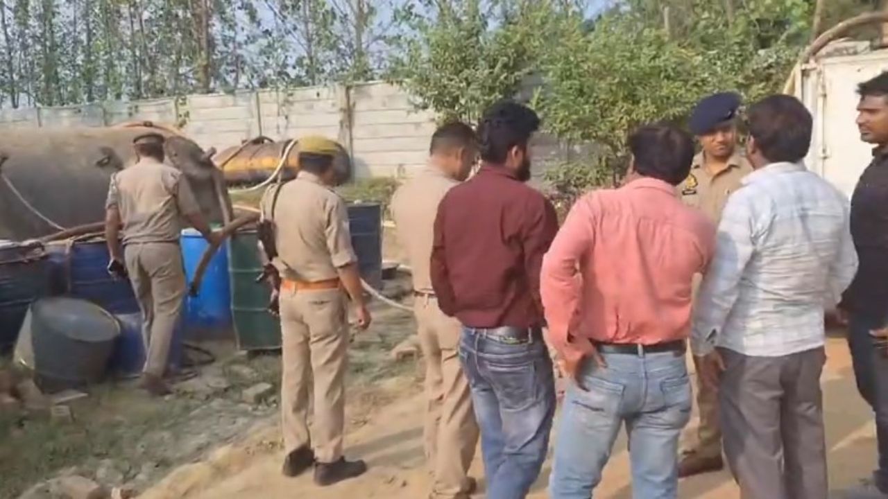 Meerut: मेरठ में पकड़ी गई नकली पेट्रोल-डीजल फैक्ट्री, जानिए कैसे चलता था पूरा खेल, एक दिन में होती थी 6 लाख की कमाई