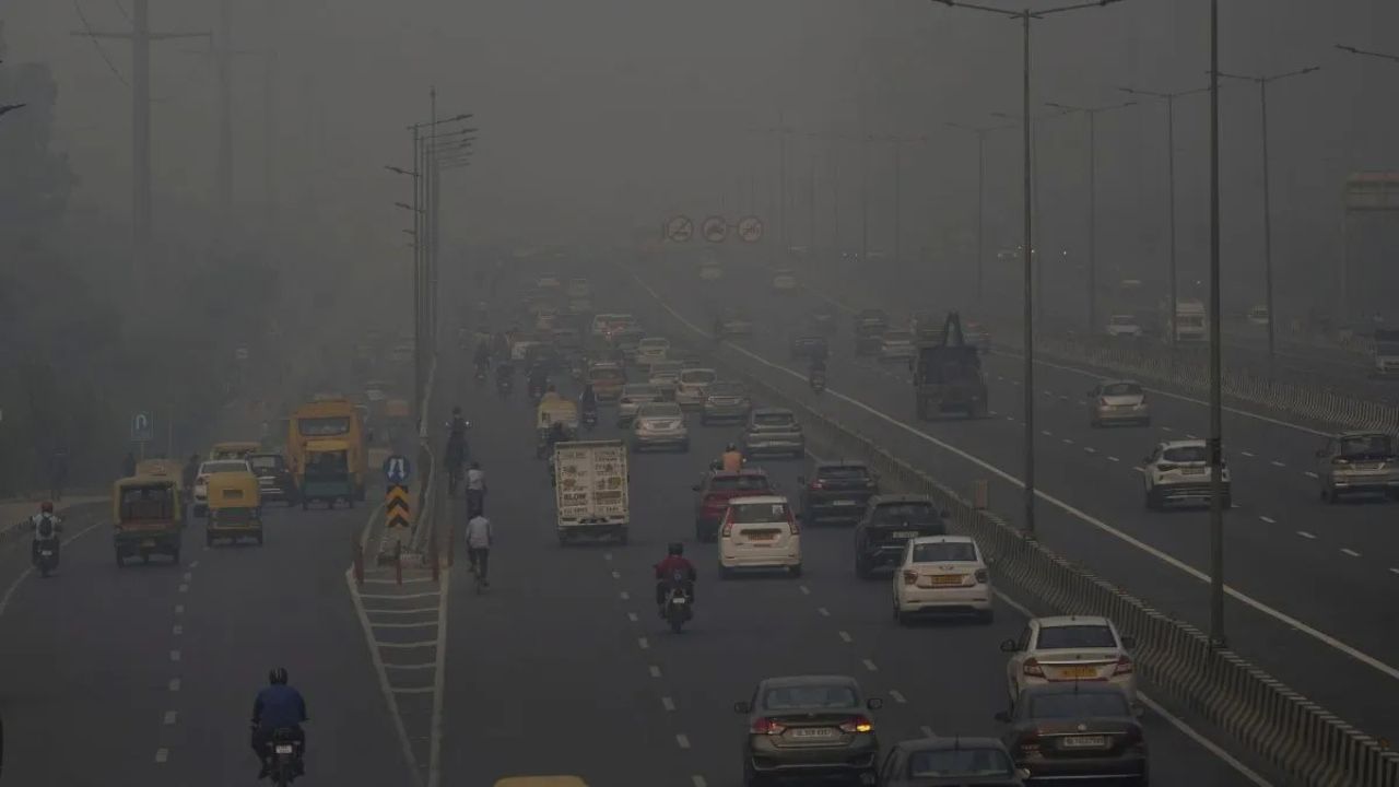 AQI Today: लखनऊ और मेरठ का प्रदूषण गंभीर, आगरा में राहत; जानें कानपुर और गोरखपुर की स्थिति