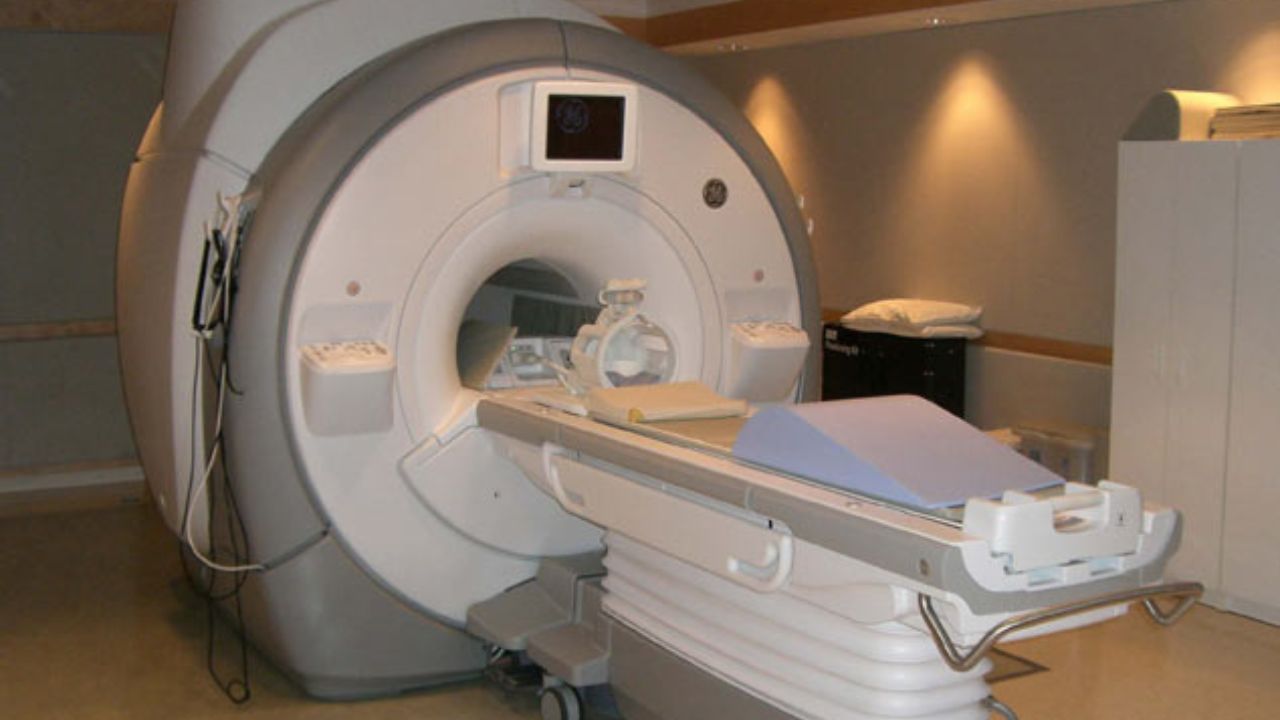 Kushinagar: डॉक्टर को MRI मशीन देने के नाम पर 1.61 करोड़ की ठगी, पुलिस ने मामला दर्ज किया