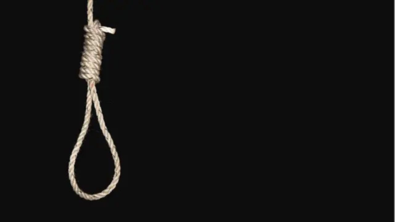 Suicide: मेरी मौत के बाद मेरी बेटी को परेशान मत करना"; अंतिम पत्र लिखकर फांसी लगाई, जानिए क्यों किया आत्महत्या