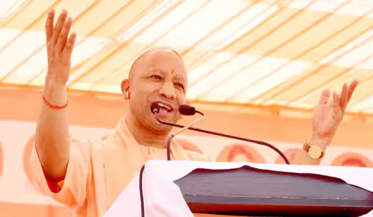 CM Yogi ने पूर्व झारखंड मंत्री और कांग्रेस नेता को औरंगजेब से किया तुलना, जानिए उन्होंने क्या कहा