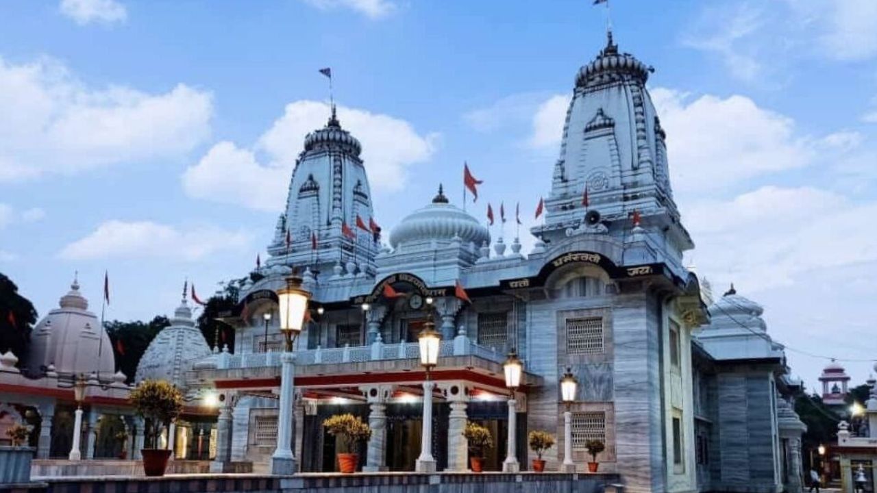 Gorakhnath temple में बाइक से घुसने की कोशिश, सुरक्षा कर्मियों से झड़प, युवक हिरासत में