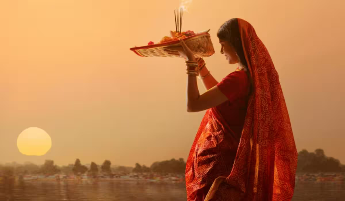 Chhath Puja 2024 Bhajans: इन खास छठ पूजा गीतों के साथ बनाएं माहौल भक्तिमय, सुनते ही थिरक उठेंगे कदम