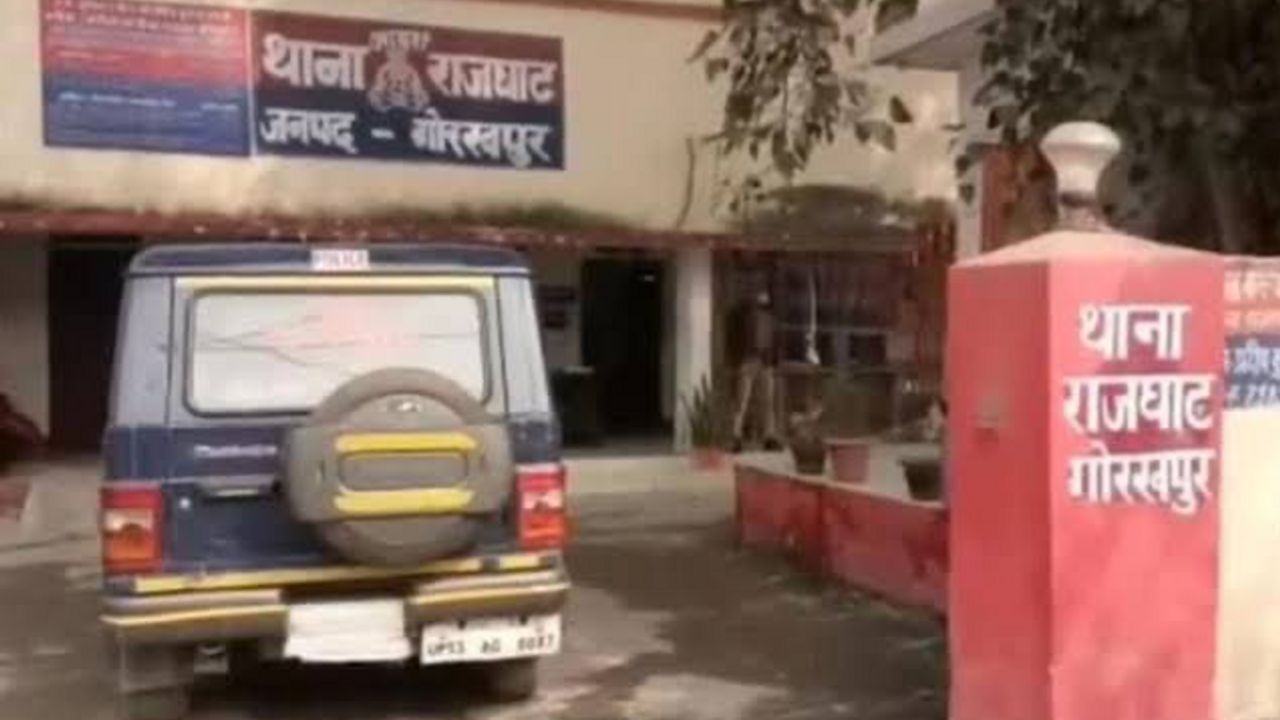Gorakhpur News: गोल्ड की चोरी या रची गई कोई बड़ी साजिश? गोरखपुर की मछली गली में लुट गए 25 लाख के जेवर!
