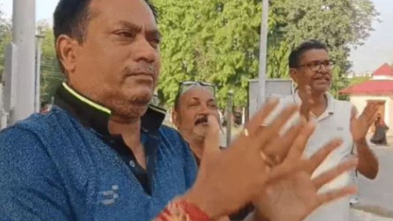 Operation Sindoor: गोरखपुर में ऑपरेशन सिंदूर की सफलता पर खुशी का माहौल! सेना की बहादुरी को सलाम