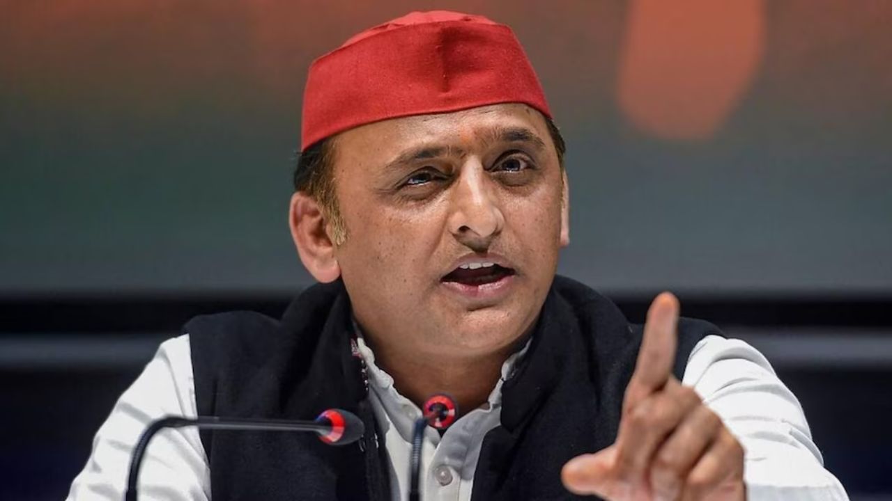 Akhilesh Yadav ने यूपी में किया बड़ा संगठनात्मक बदलाव! सभी जिला और विधानसभा प्रभारी हटाए, 2027 चुनाव की तैयारी जोरों पर