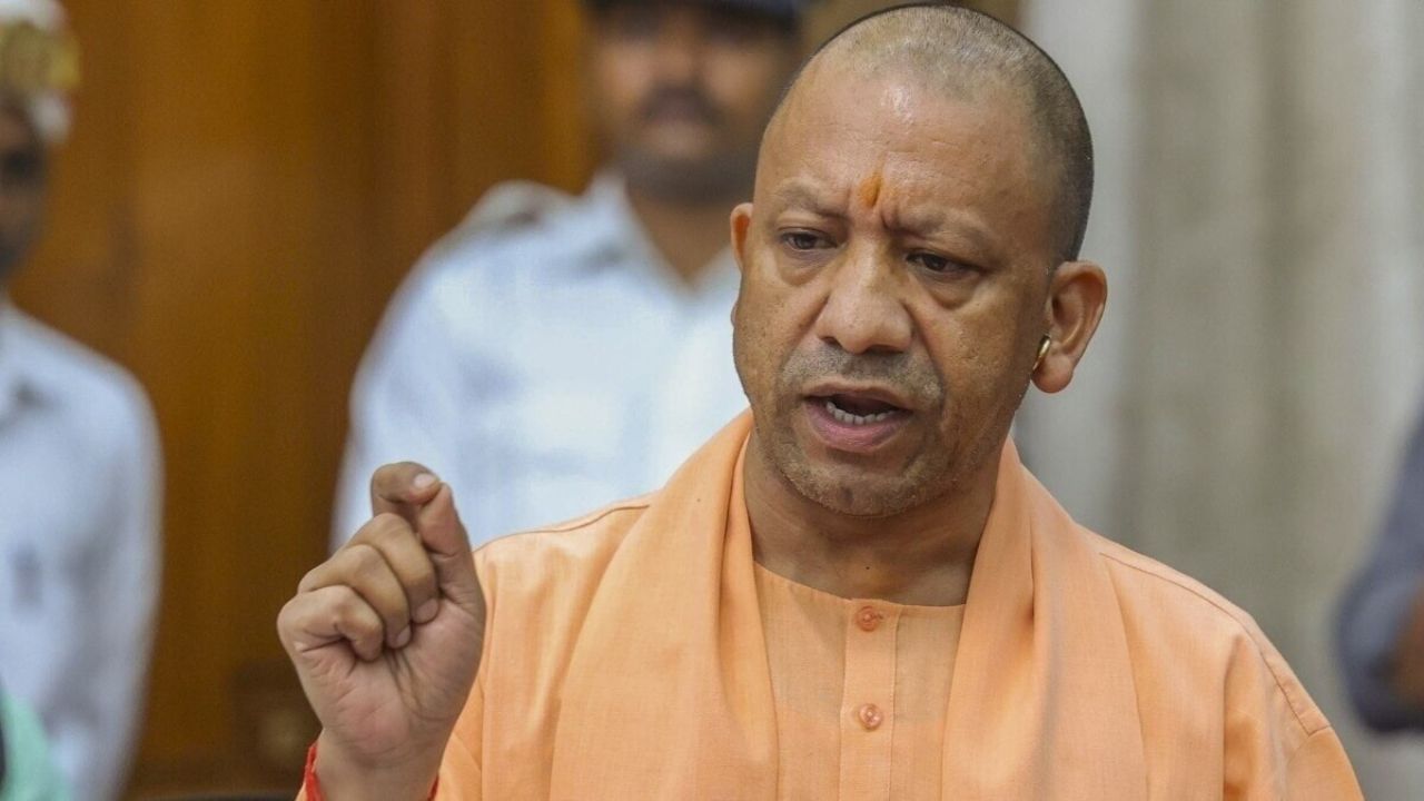 योगी सरकार का बड़ा ऐलान! उत्तर प्रदेश में हथकरघा और वस्त्र उद्योग के लिए समर्पित नए परिधान पार्क
