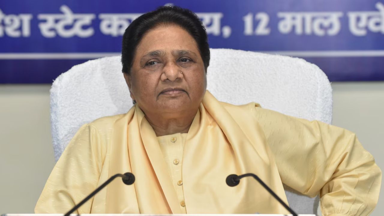 आकाश आनंद के ससुर अशोक सिद्धार्थ ने मायावती से मांगी हाथ जोड़कर माफी, पार्टी में वापसी की दरख्वास्त