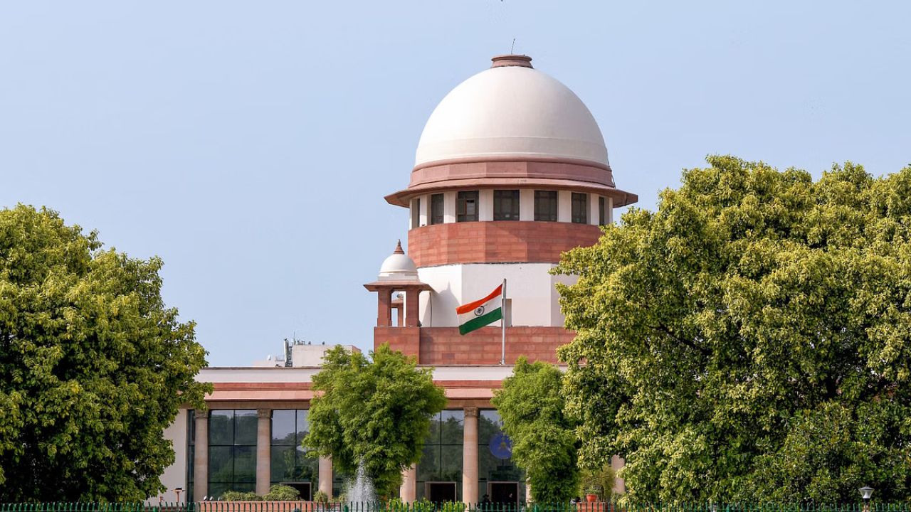 सुप्रीम कोर्ट ने फिरोजाबाद रामलीला रोक हटाई, हाईकोर्ट का फैसला पलटकर छात्रों की सुविधा के साथ समारोह जारी रखने का आदेश