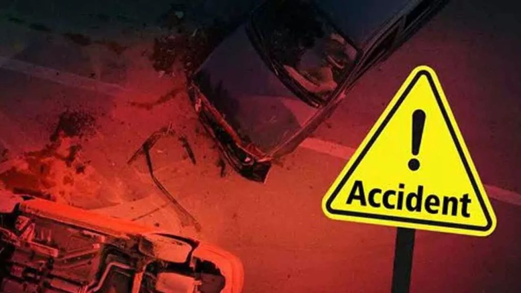UP news: त्योहार की तैयारियों में दुखद हादसा, मिट्टी का टीला धंसने से पूर्व प्रधान की भतीजी की मौत, साथी घायल