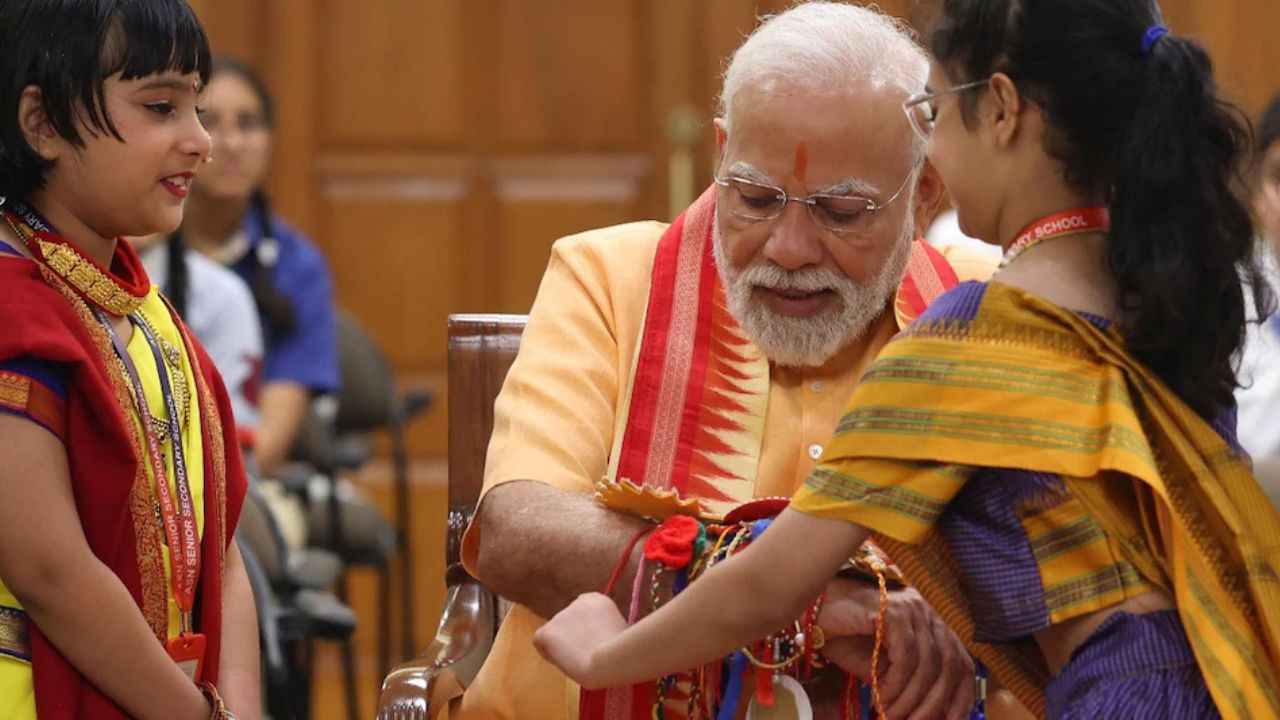 मोदी सरकार की महिलाओं के लिए खास योजनाएं जिसने करोड़ों बेटियों और माताओं की जिंदगी बदलकर उन्हें नया संबल दिया