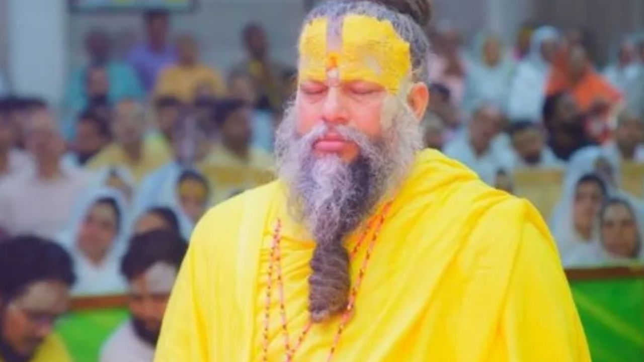 संत प्रेमानंद और आचार्य धीरेन्द्र कृष्ण शास्त्री की मुलाकात, धीरेन्द्र कृष्ण शास्त्री ने कहा कुछ ऐसा कि महाराज की हंसी रुक न सकी