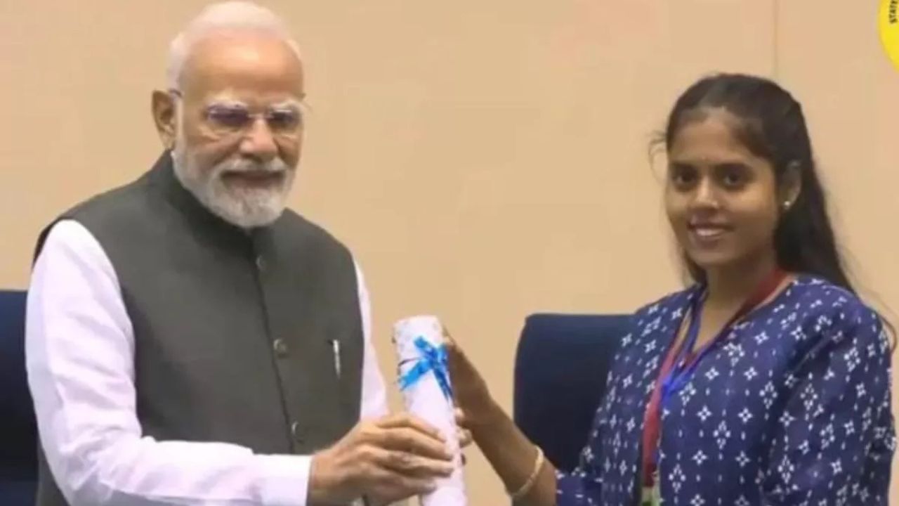 ITI All India Convocation: लखनऊ की प्रीति कांडू और साक्षी चौरसिया ने ITI ऑल इंडिया टॉप किया, प्रधानमंत्री के हाथों सम्मान मिला